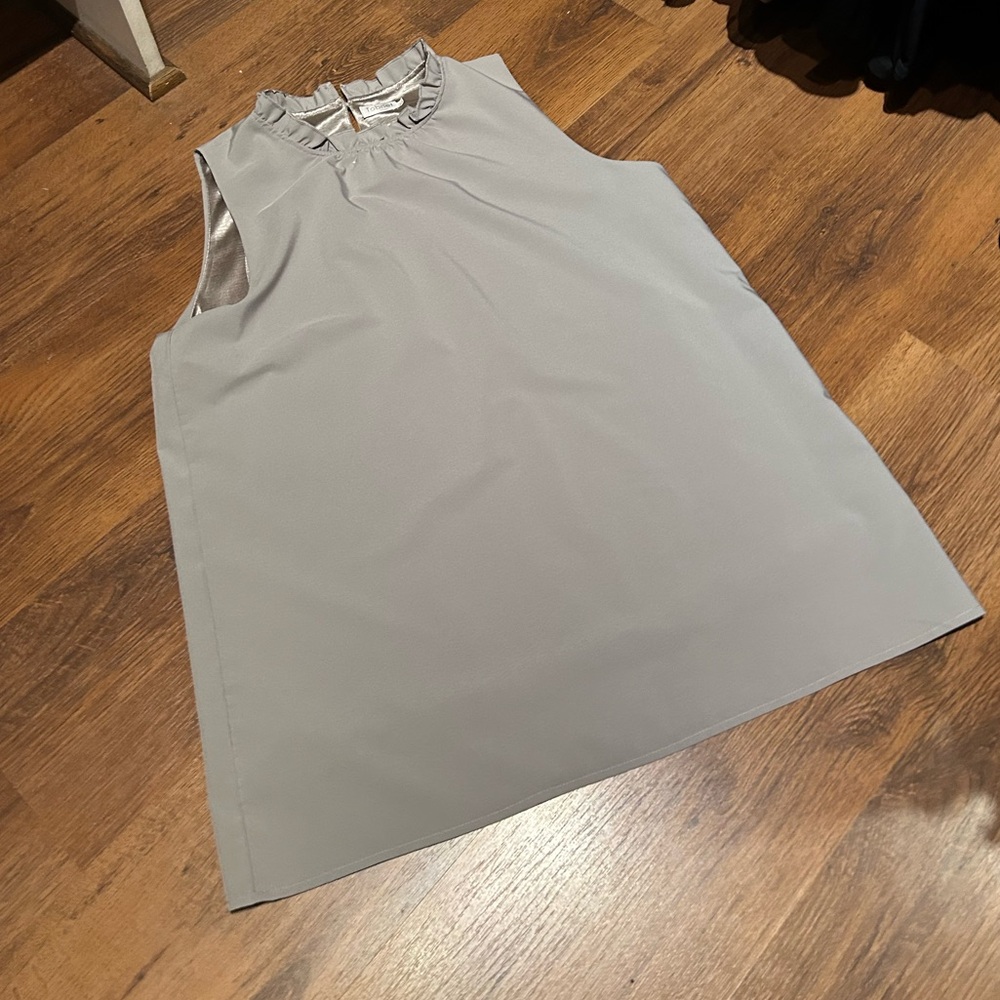 Gray sleeveless blouse xl